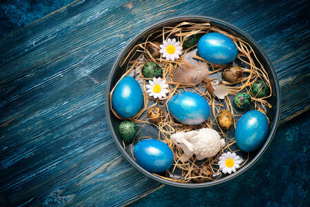 Синие пасхальные яйца