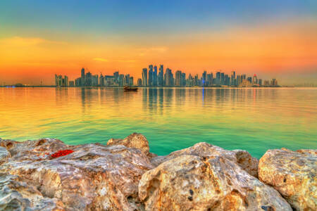 Panoramę Doha o zachodzie słońca