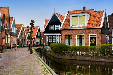 Traditionele huizen in Volendam
