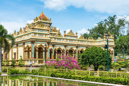 A Vinh Trang pagoda My Thóban