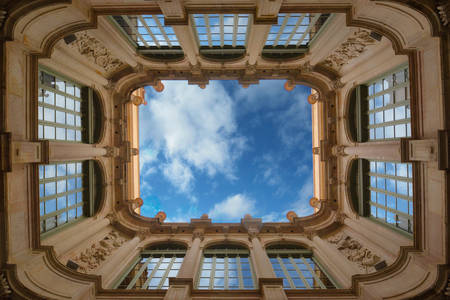 Facciata del cortile