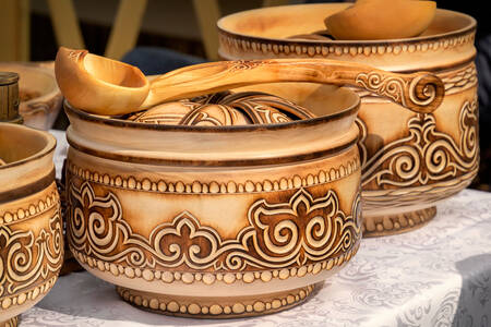 Традиционная казахская деревянная посуда