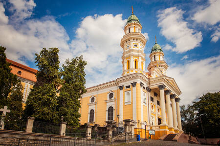 Катедралата Свети Кръст в Ужгород