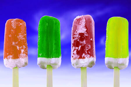 Παγωτό σε διάφορα χρώματα