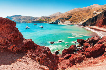 Een strand op het eiland Santorini