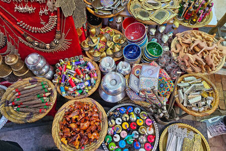 Szuvenírek a marrákesi piacon