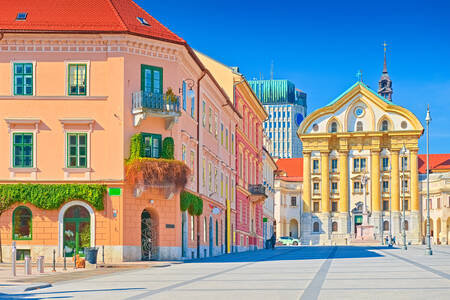 Una plaza en el centro de Liubliana