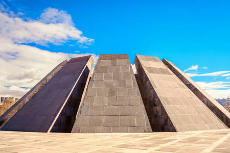 Complexul memorial Tsitsernakaberd