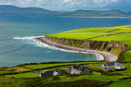 İrlanda kıyısındaki evler