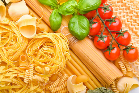 Pasta, basil and tomatoes
