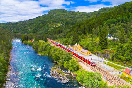 O trem Oslo - Bergen nas montanhas