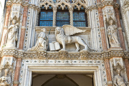 Fachada del Palacio Ducal en Venecia