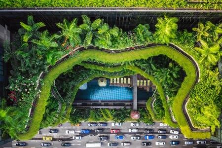 Blick von oben auf ein Hotel in Singapur