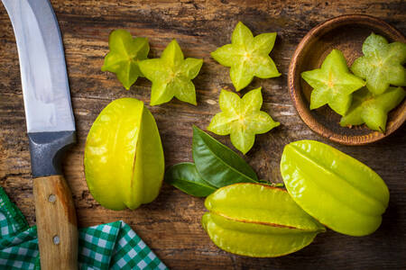 Carambola na mesa