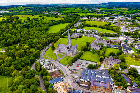 Uitzicht van boven op de stad Killarney