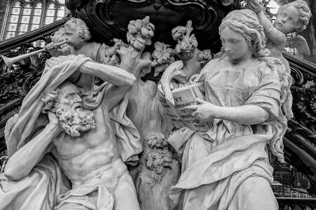 Скульптуры в соборе Святого Бавона в Генте