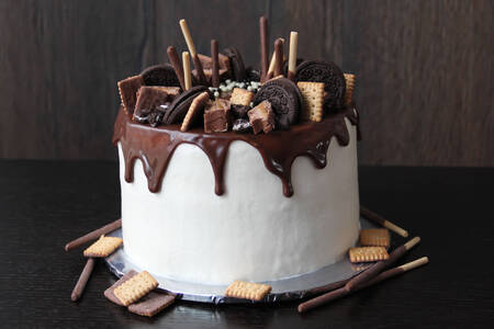 Kue dengan lapisan cokelat