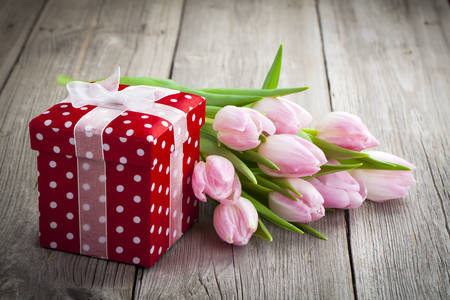 Tulipes et cadeau