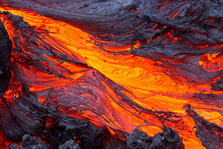Lavă vulcanică topită