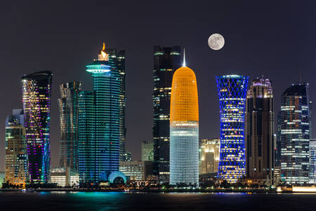 Mrakodrapy z Dauhá v noci