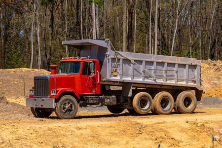 Lkw auf einer Baustelle