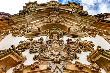 Fassade einer Kirche in der Stadt Ouro Preto