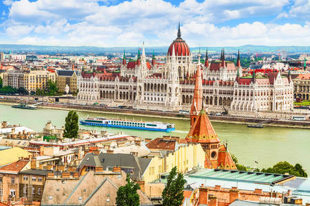 Вид на Венгерский парламент