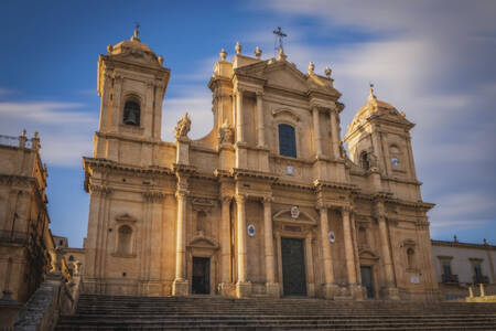 Изглед към катедралата в Ното