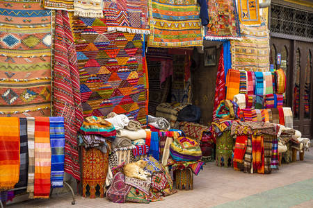 Tecidos coloridos no mercado