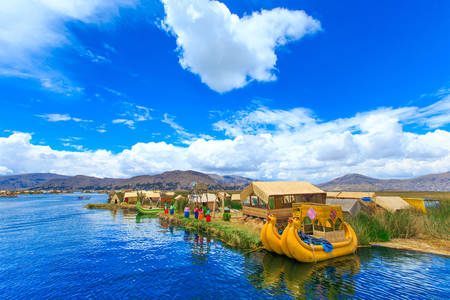 Barcos en el lago Titicaca