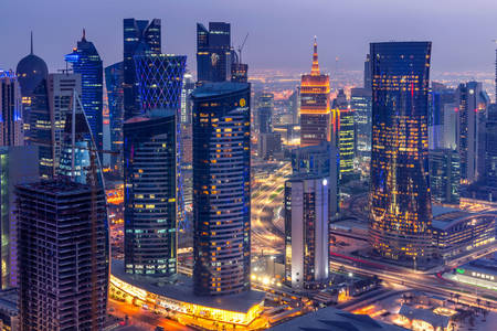 Nacht uitzicht op de stad van Doha