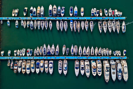 Лодки в пристанището на Тропеа