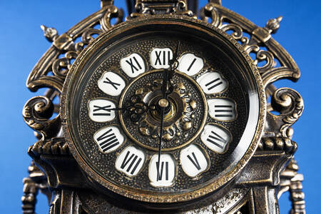 Starinski brončani sat