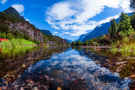 Lago Lovatnet, Noruega