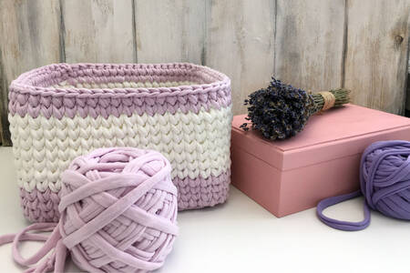 Knitted basket and threads