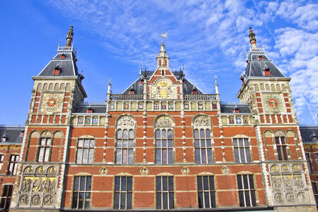 Arhitectura Gării Centrale din Amsterdam