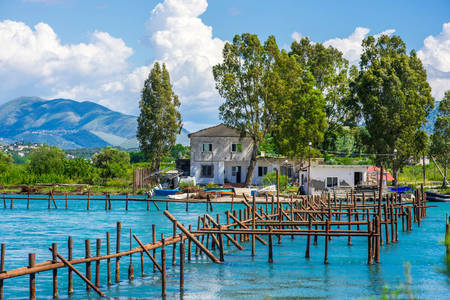 Allevamento di ostriche del lago di Butrinto