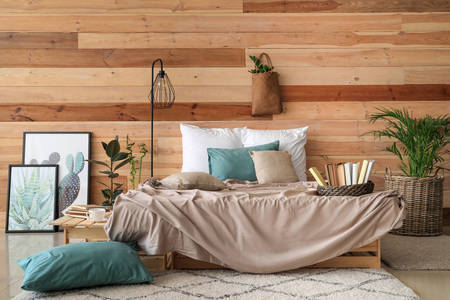 Дерев'яна стіна в інтер'єрі спальні
