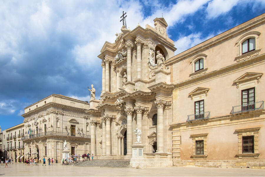 Current time in Italy, Local Time Zone, DST information | Dayspedia