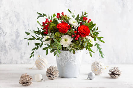 A bouquet and Christmas decorations on the table