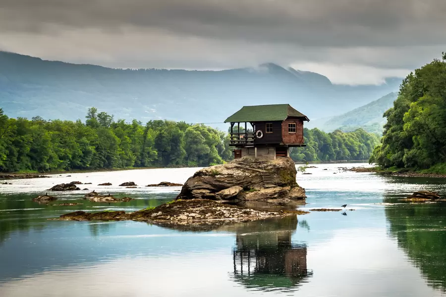 Ház egy kőn, a Drina folyón