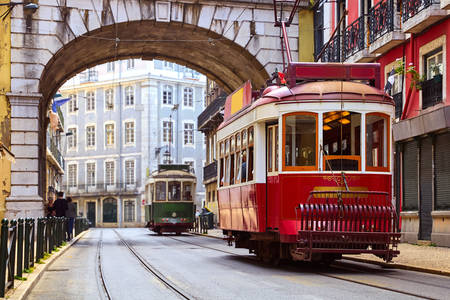 Tramvaie retro pe străzile Lisabonei