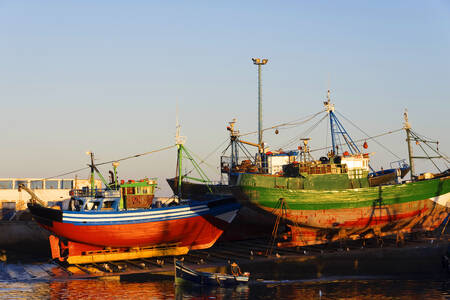 Rybářské lodě v přístavu Essaouira