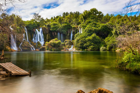Blick auf den Kravitsa Wasserfall