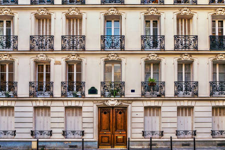 Fasada stare kuće u Parizu