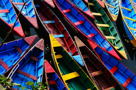 Hagyományos evezős csónakok Pokharában