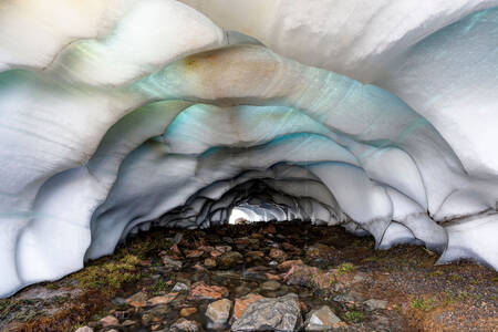 Buz mağarası