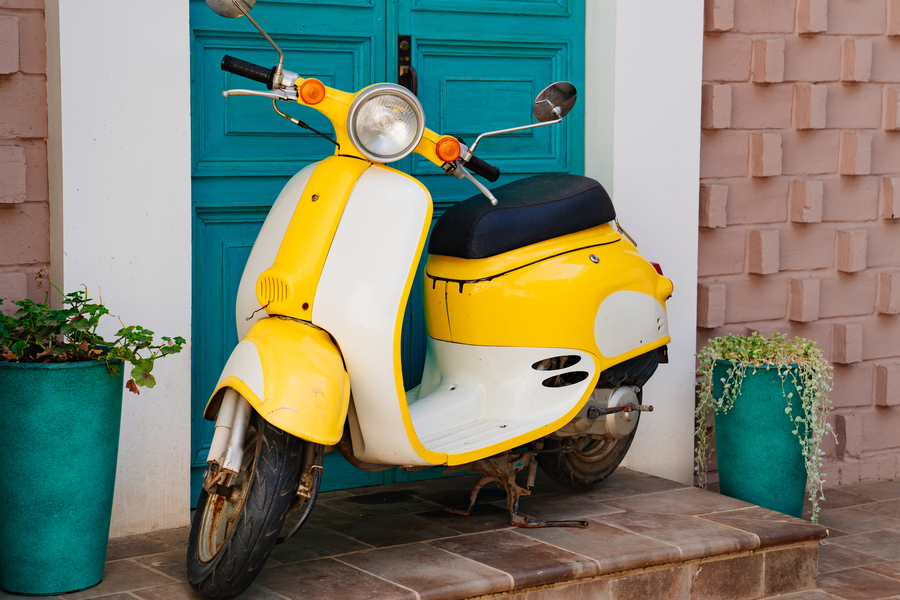 Skuter kuning