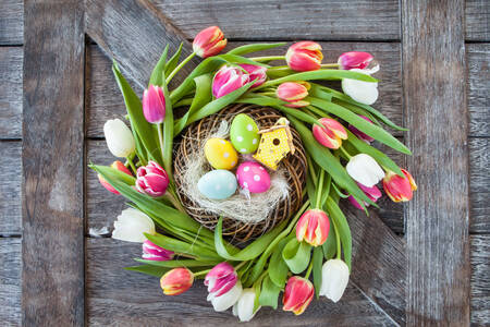 Corona de Pascua con tulipanes