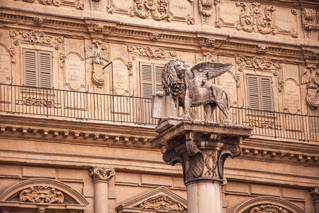 Sculpture of a lion in Piazza delle Erbe